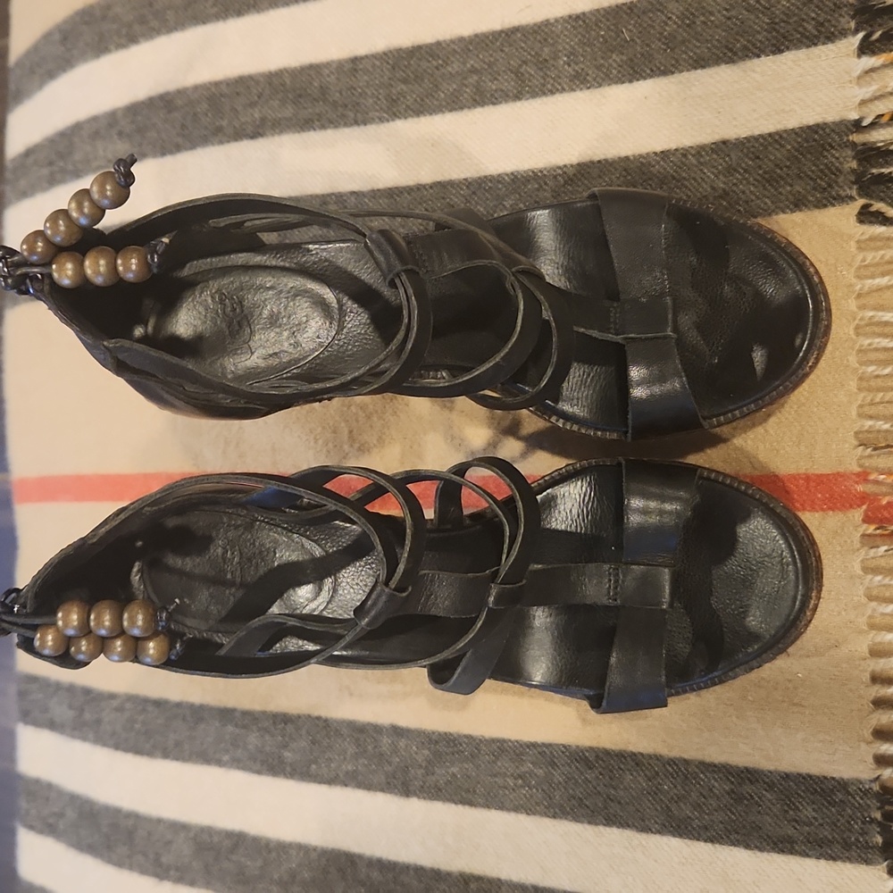 UGG Salima Size 7.5 Black Leather Gladiator High Heel Platform Sandals 1002942